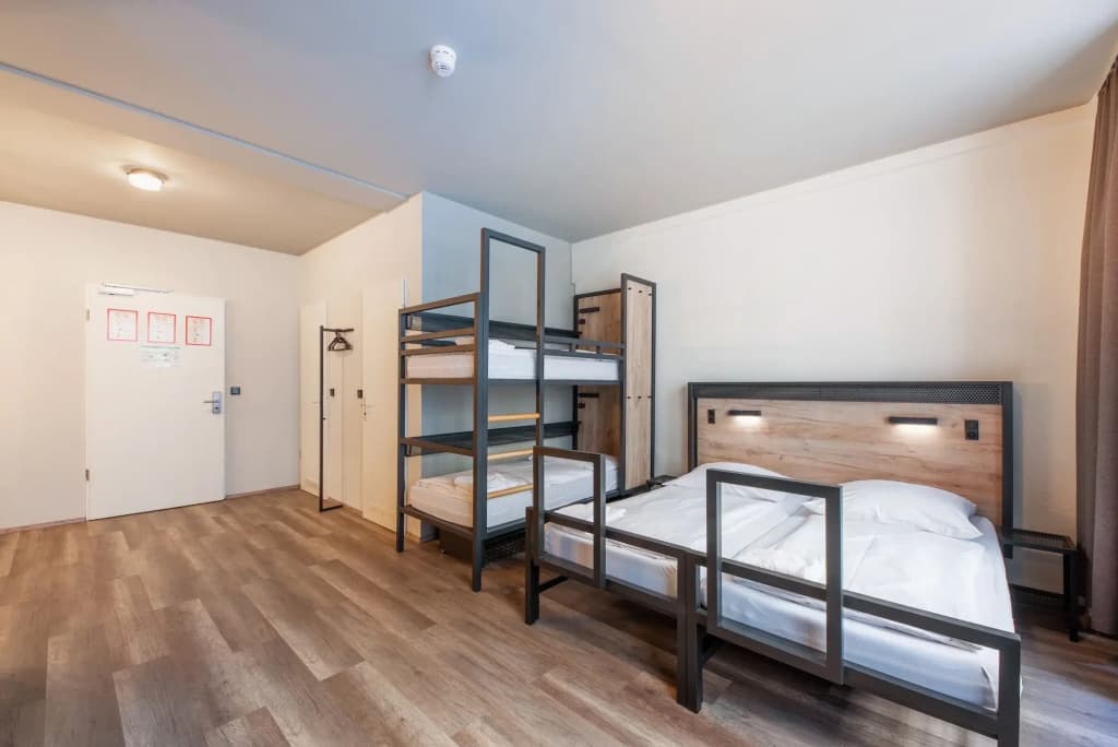 a&o Budapest City - Hostel - photo 10