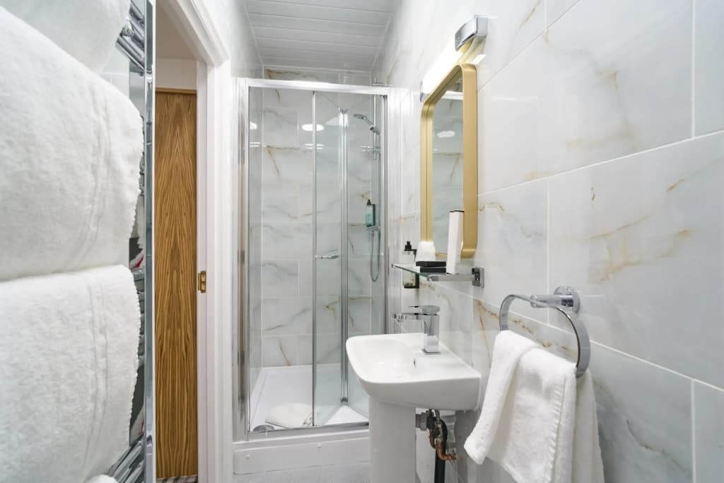 Best Western Greater London Hotel - photo 9