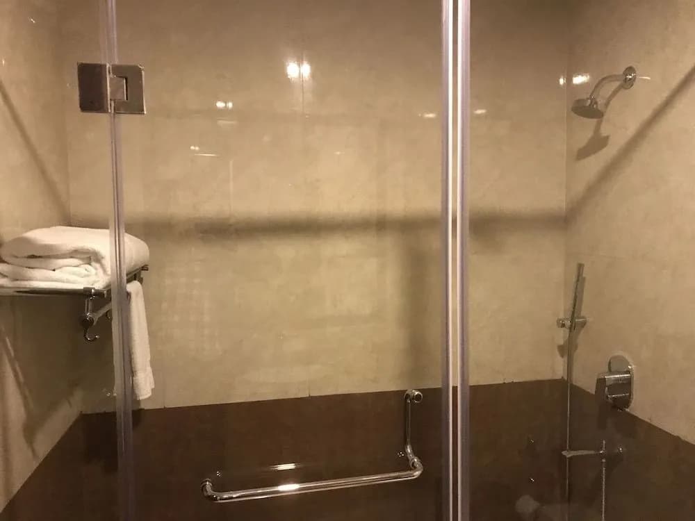 Claremont KNY Hotel - photo 8
