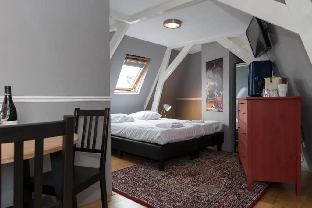 Westerpark Suites - photo 2