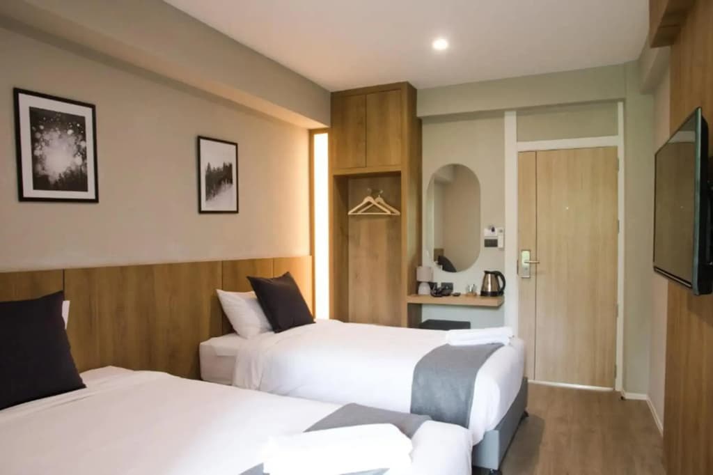 B Stay Hotel - photo 3
