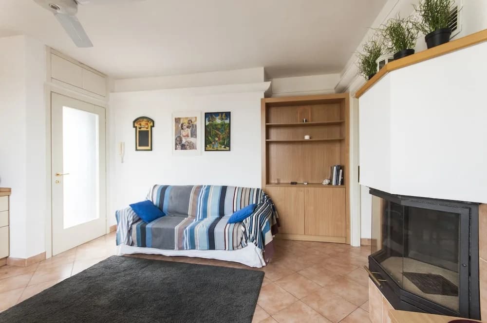 Typical Apartment on River Naviglio / Darsena - photo 5