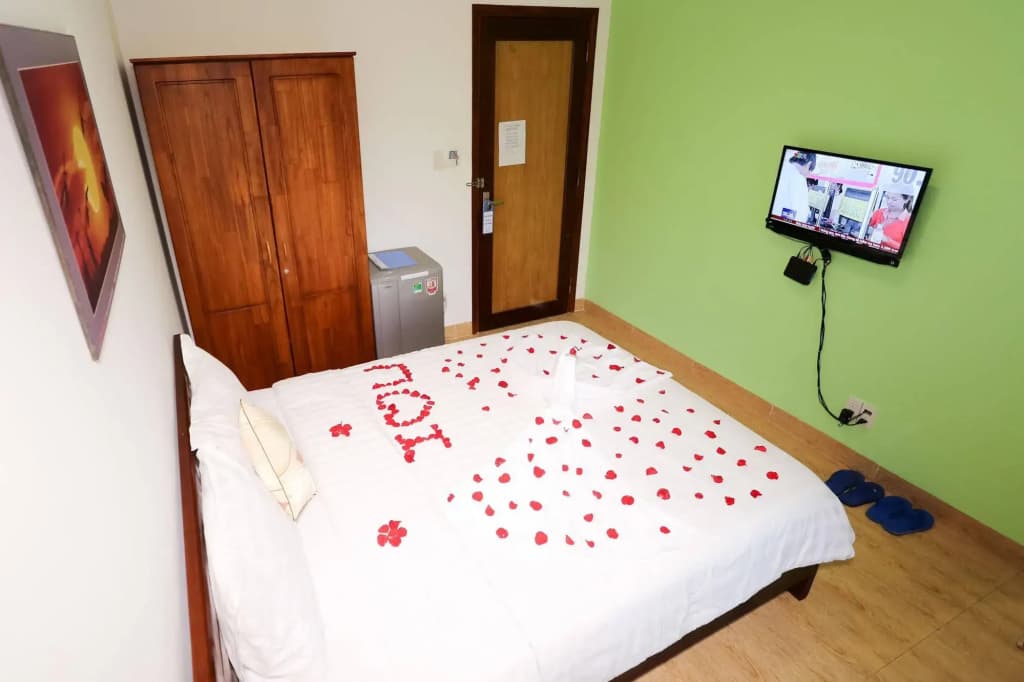 Little Gold Hotel - photo 6