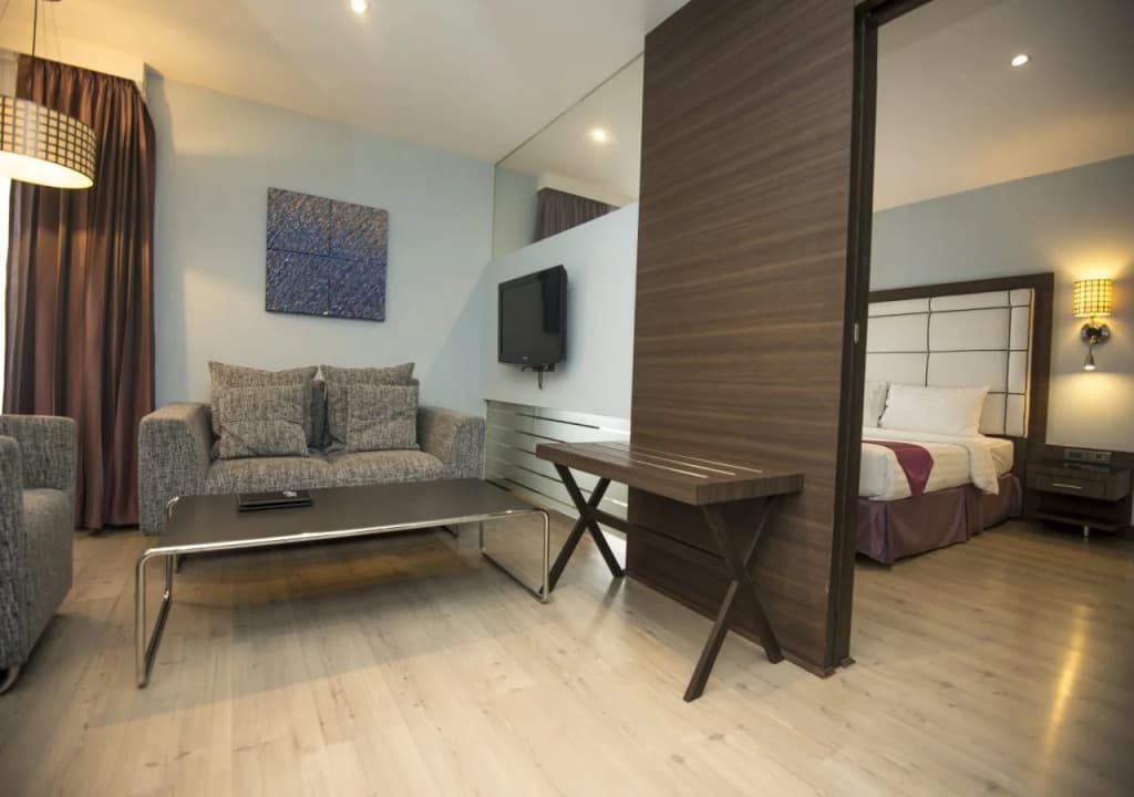 Sukhumvit Suites Hotel - photo 2