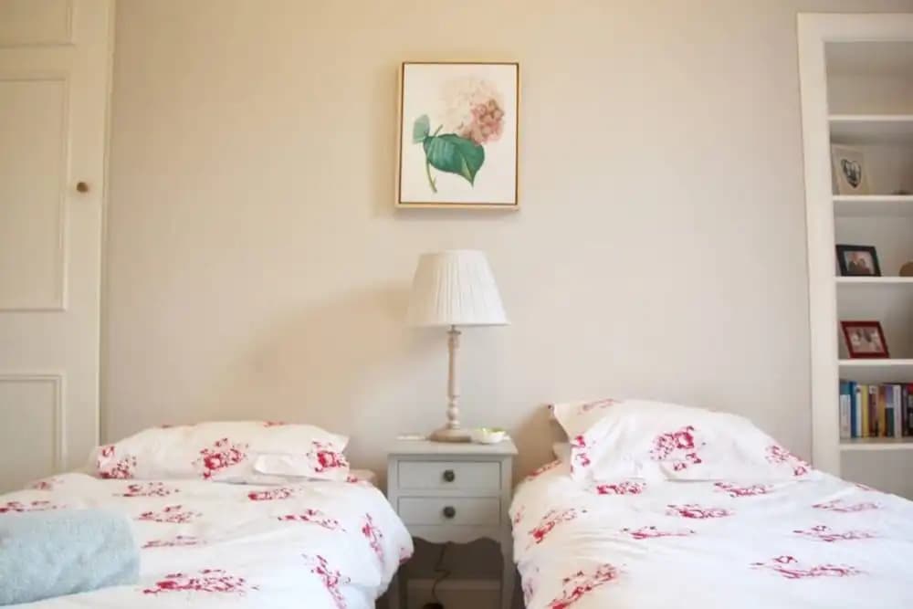 Classic 2 Bedroom Edinburgh Flat - photo 3