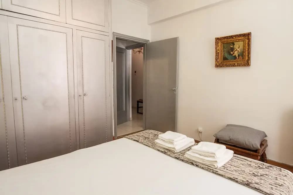 Chic 1 Bedroom Heaven in Athens - photo 4