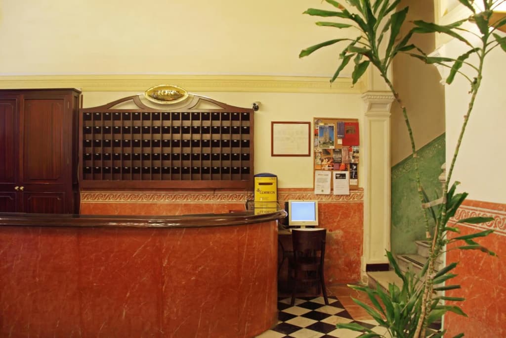 Hotel Peninsular - photo 2