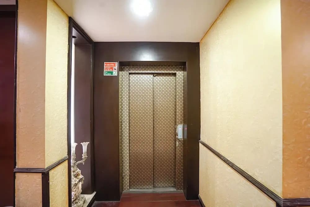 Fabhotel Nfc Royale - photo 9