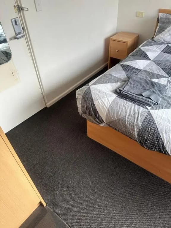 Acland Street Studio Apartment FREE PARKING - photo 2