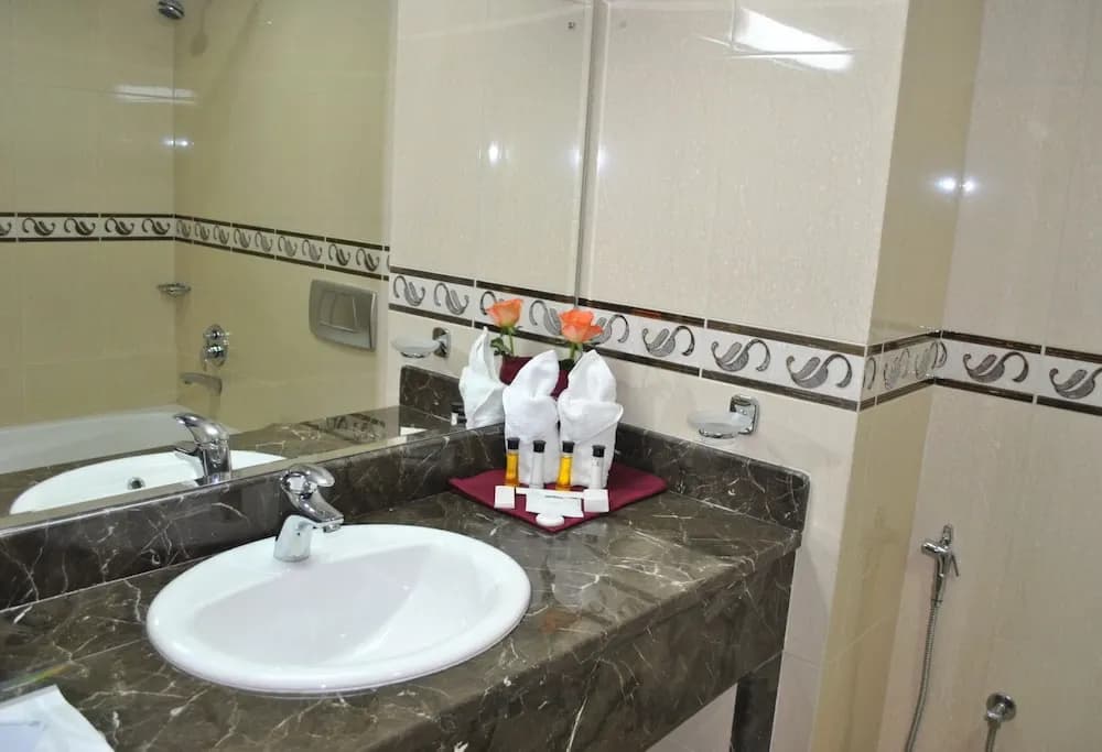 Capital O 155 Dmas Hotel - photo 8