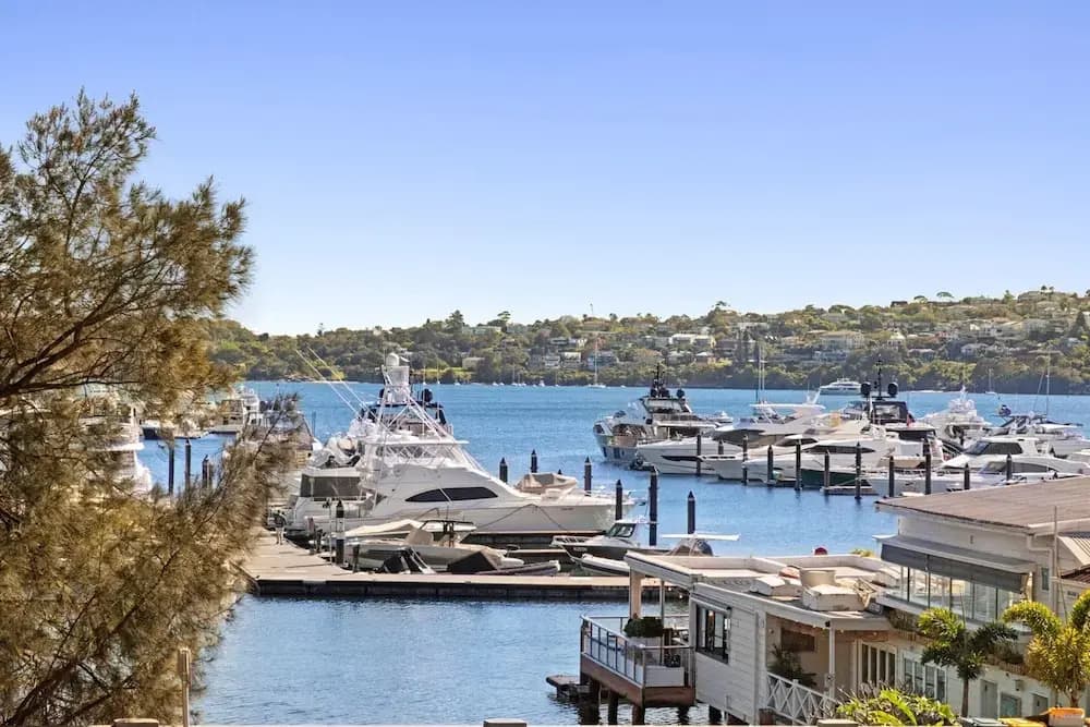Superb 2-bed Apartment Facing Rose Bay Marina - photo 10