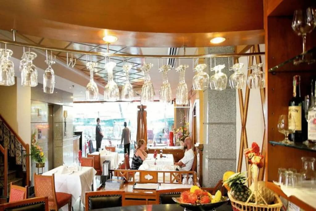 Majestic Suites - photo 20