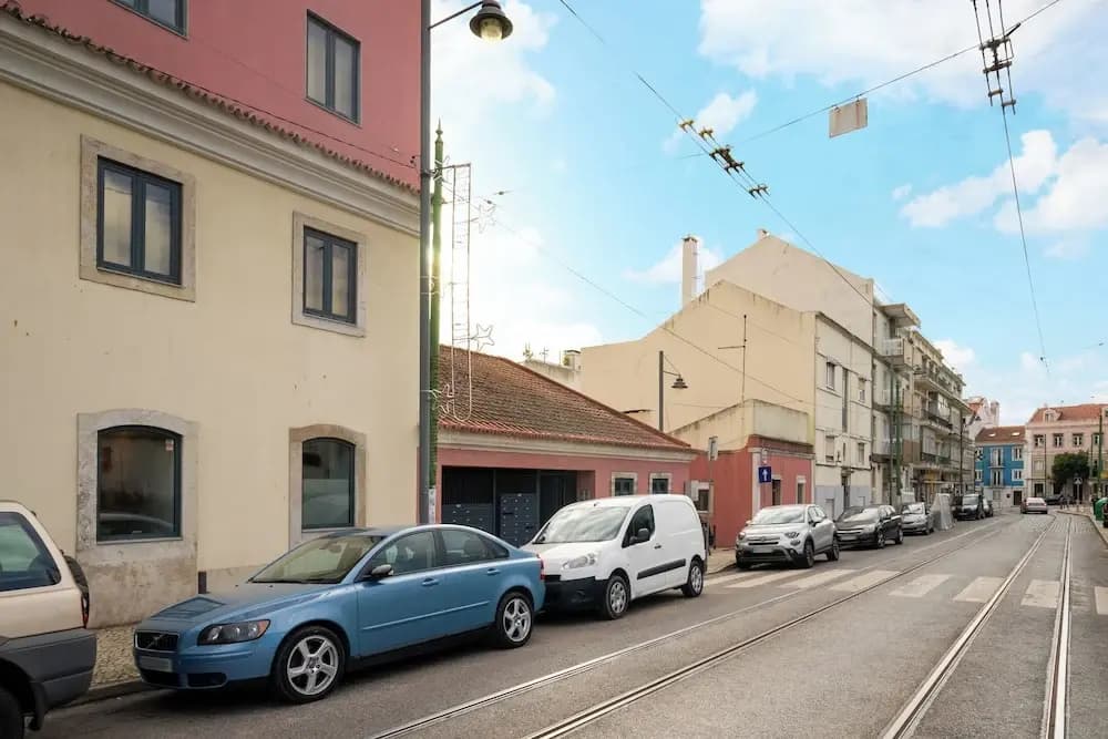 Ajuda 31 Premium W/ Elevator & Parking - photo 13