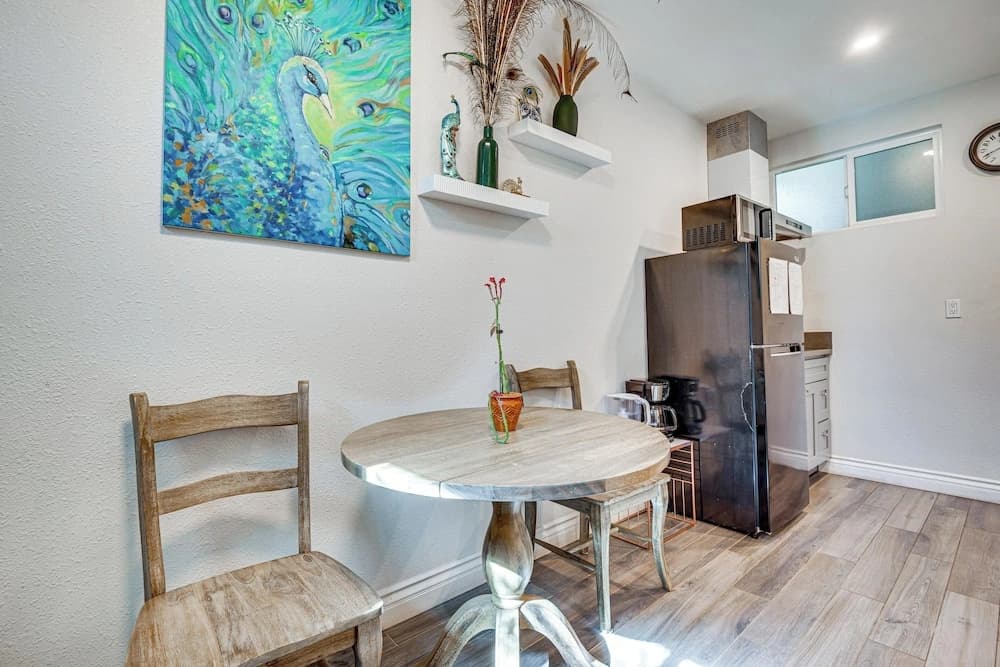 Explore Shops, Eats & Entertainment! Pasadena Apt - photo 12