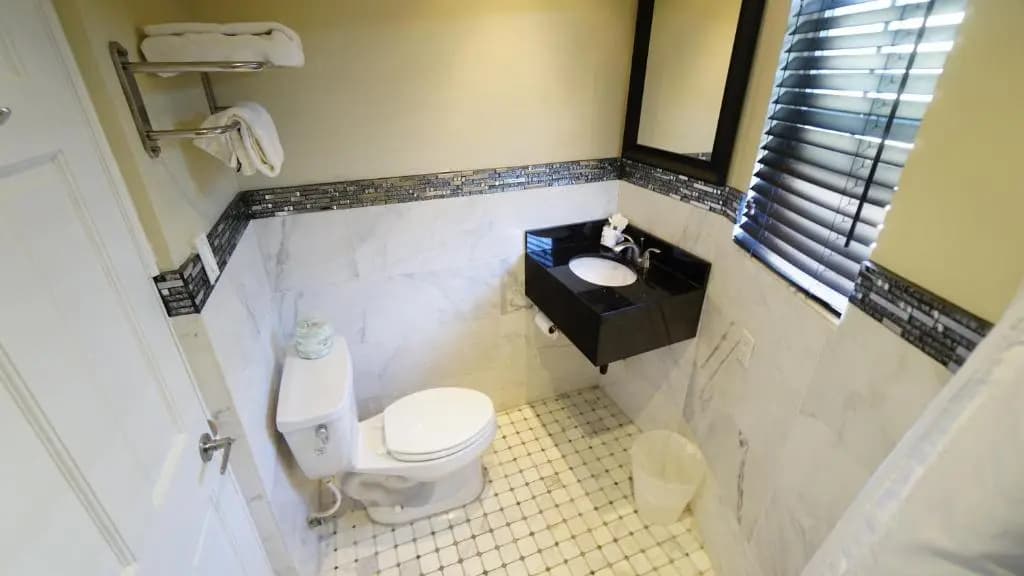 Trylon Hotel - photo 8