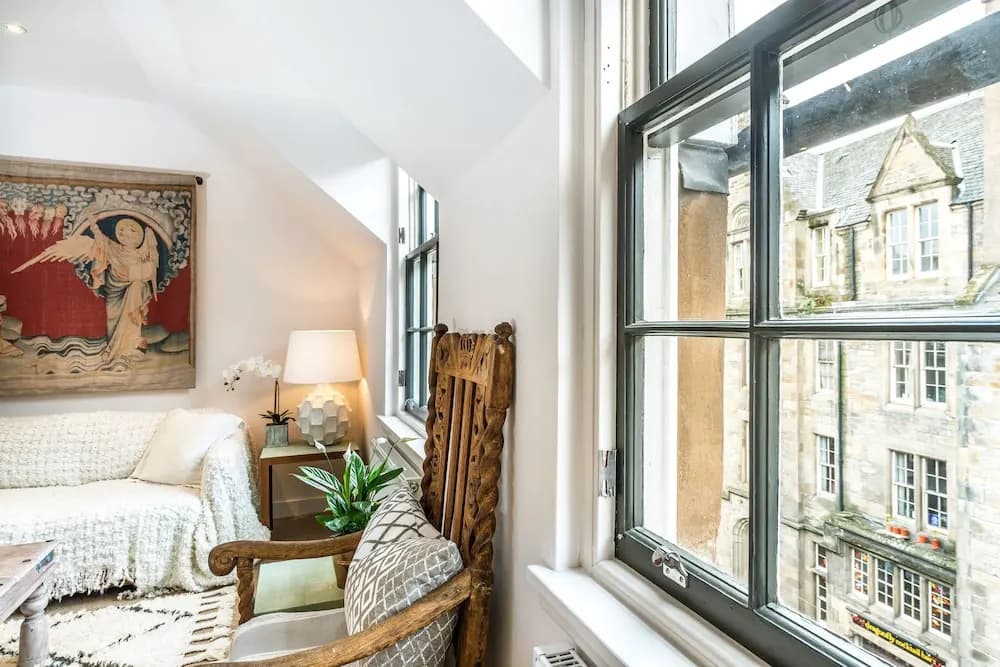 Our Eclectic Castle View Apartment - photo 8