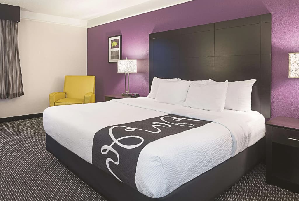 La Quinta Inn & Suites by Wyndham Las Vegas Summerlin Tech - photo 2
