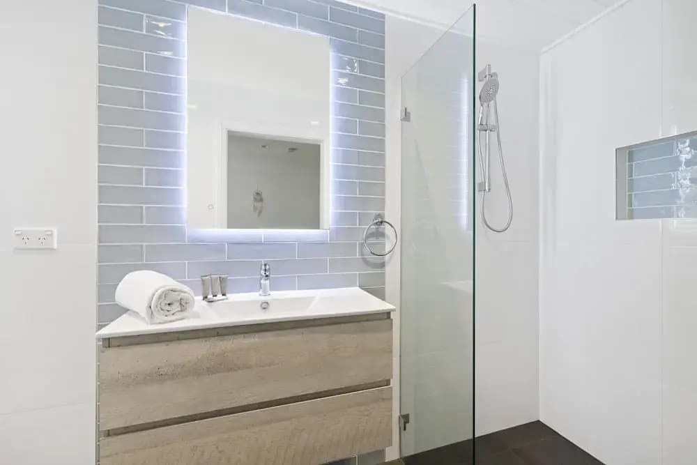 Spacious 4-bed Home Near Avalon Beach - photo 11