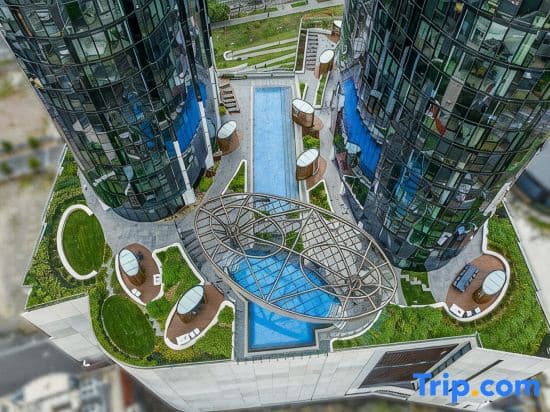High Life in Southbank | 2BR/2BA + Rooftop Spa - photo 1