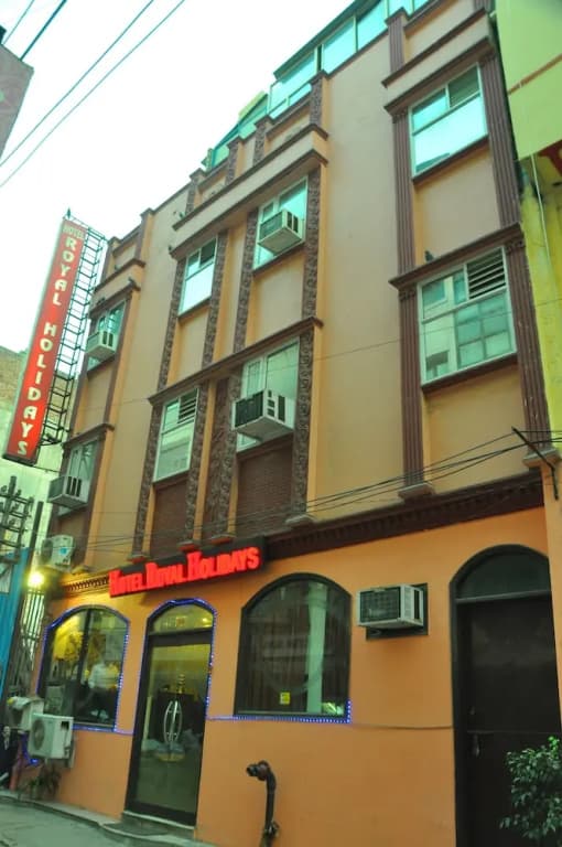 Oyo 44081 Hotel Royal Holidays - photo 1