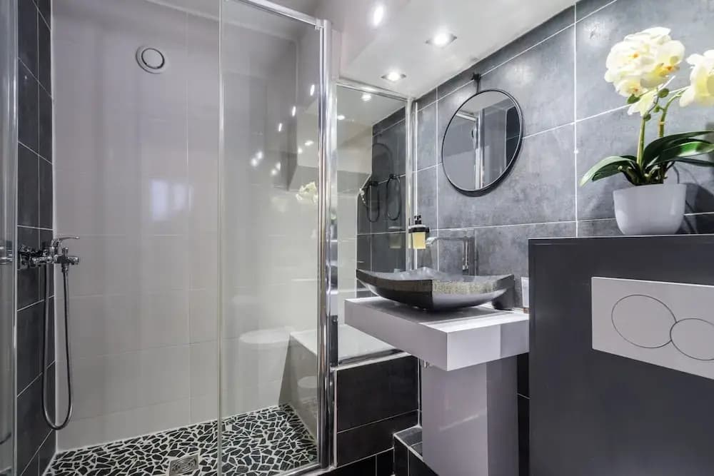Chic Apartment With Patio - 2br/6p - Le Marais - photo 9