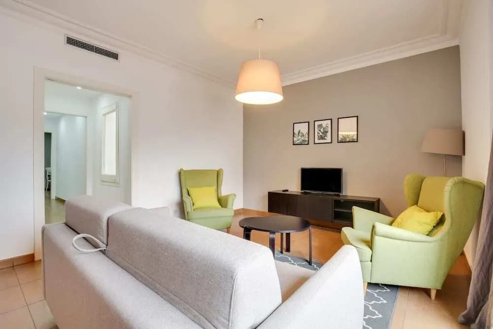 Cosy & Modern 4bdr in Central Eixample - photo 3