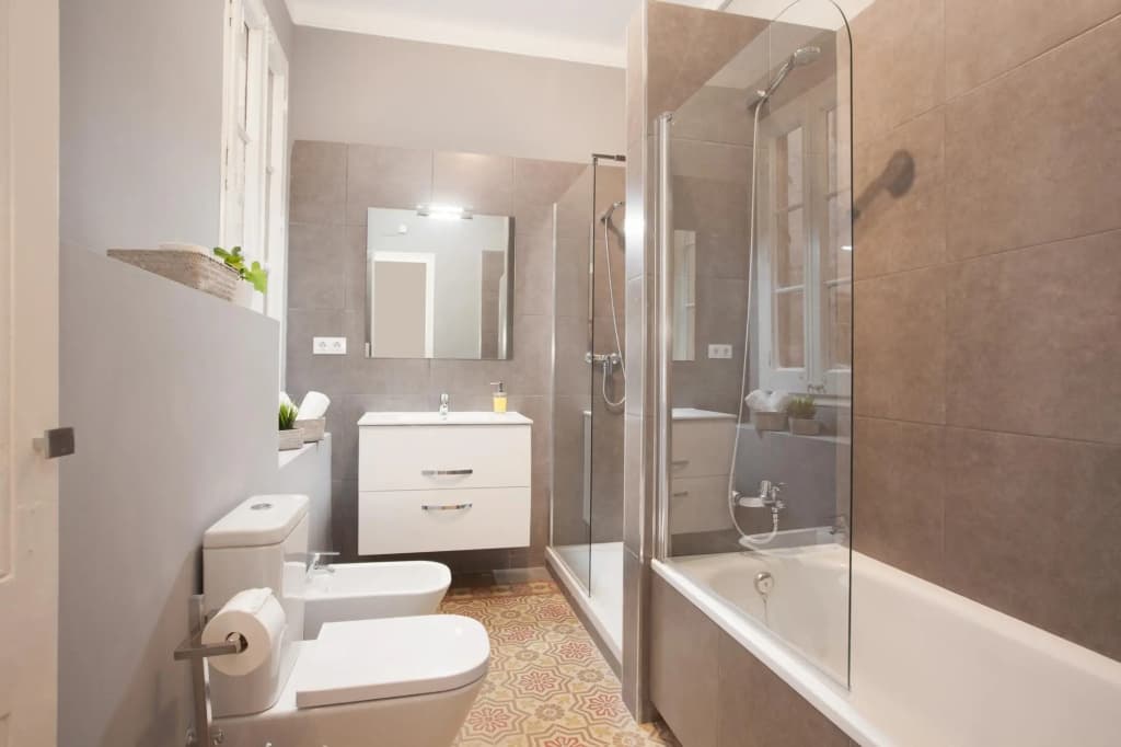 SOFIA 4 · Sofía's Gallery & Bath · Well Priced 6 Pax Spacious Home in Eixample - photo 9
