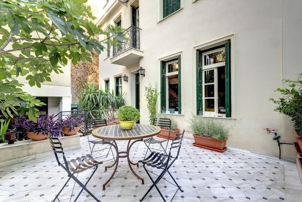 Artistic neoclassical residence - photo 14