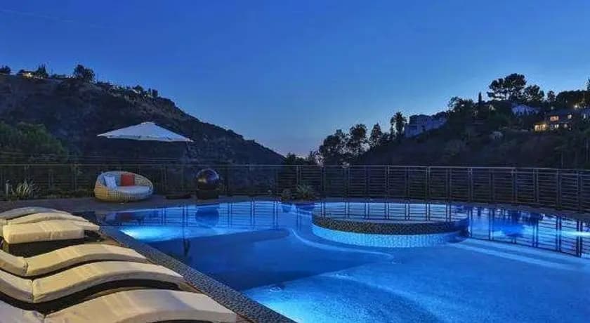 Zorada - Private Hollywood Hills Luxury With Endless Amenities and City Views - photo 8