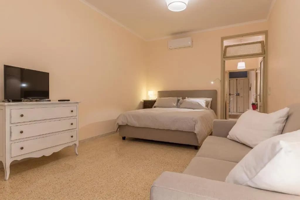 Campo De' Fiori Central Flat - photo 2