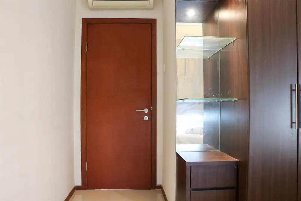Full Furnished With Comfort Design 2Br Apartment At Thamrin Residence - photo 3