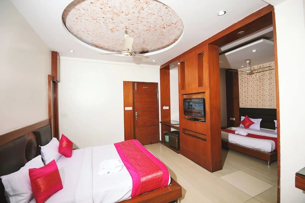 Hotel Lav Kush Deluxe - photo 4