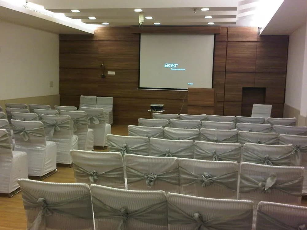 Hotel Twin Tree Naraina - photo 17