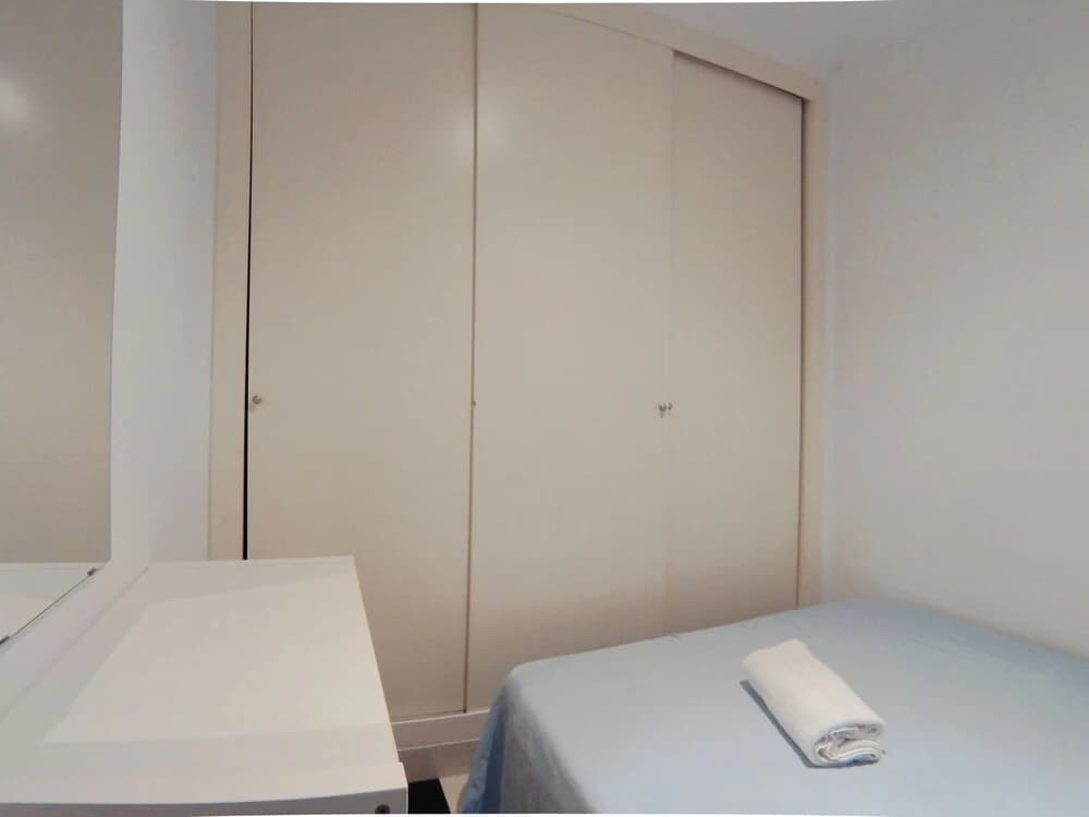 Apartamento interior cercano a Cuatro Caminos - photo 2