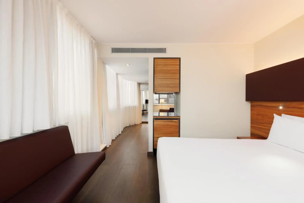 Hotel Eurostars Embassy - photo 24