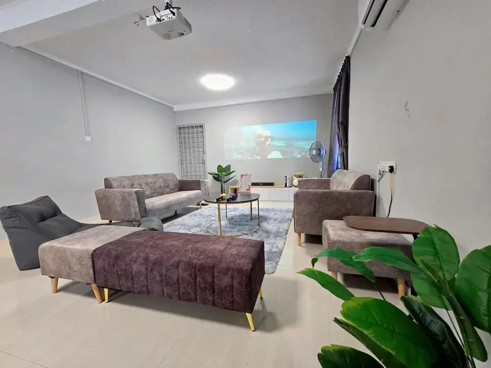 Comfy Tok Sira Home Kuantan 5 BR - photo 3