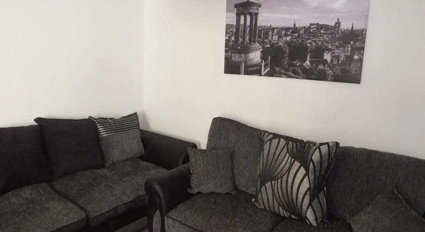 Lochrin Apartments - photo 10