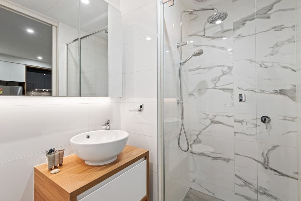 Spacious 2-bed Apartment in Hughesdale - photo 10