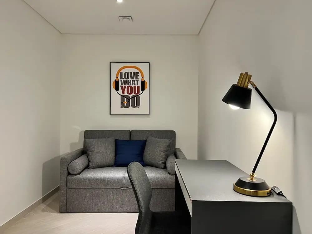 Waves - Comfortable JVC Apt with Balcony - photo 5