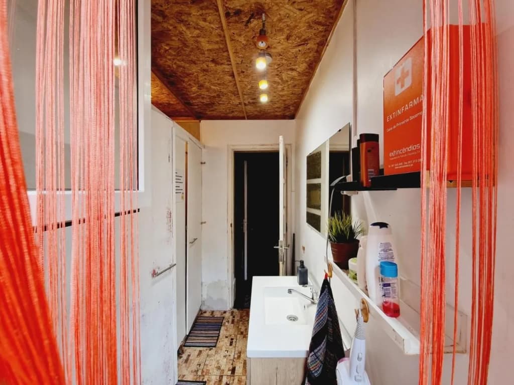 Mini Hostel In Lisbon - photo 6