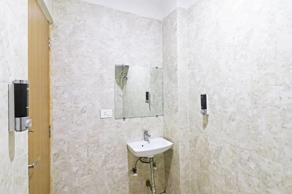 Mauryan Elite Hotel Chhatarpur Metro Station - photo 8