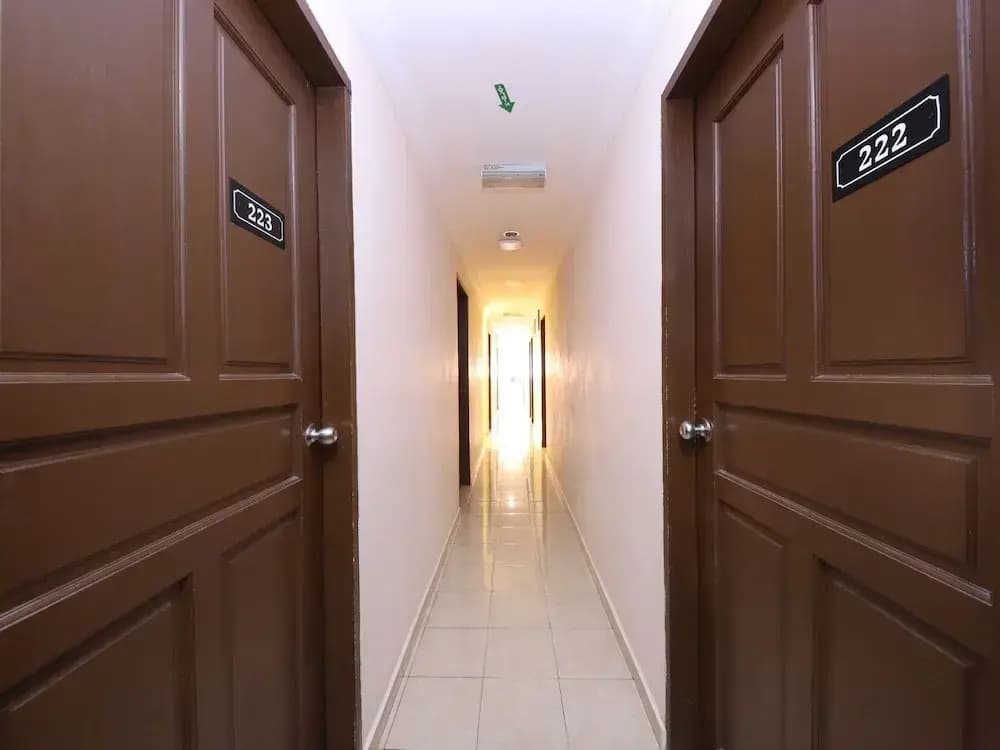 OYO 775 Hotel Sahara Inn - photo 10