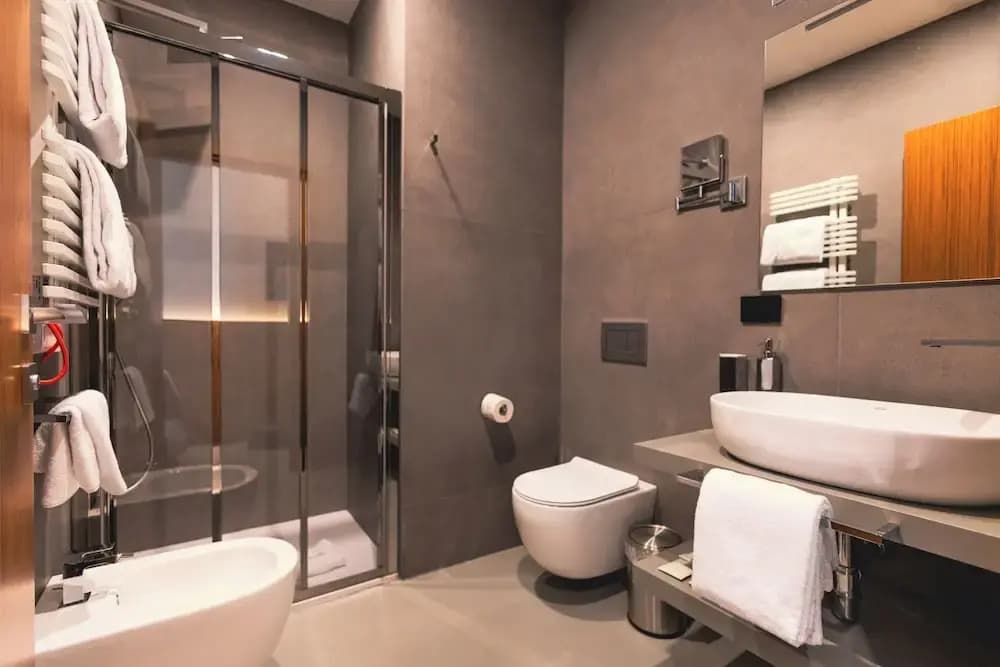 J Maluni City Hotel - photo 32