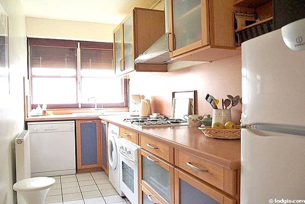 Apartment With one Bedroom in Paris, With Wonderful City View, Enclose - photo 11