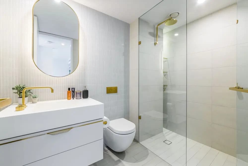 Exquisite 1 bedroom Parking Gym Pool Spa - photo 10