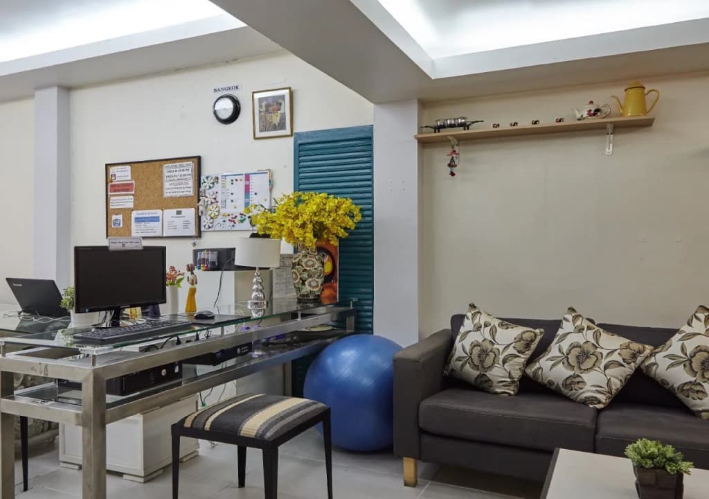 Asoke Montri Hostel - photo 11
