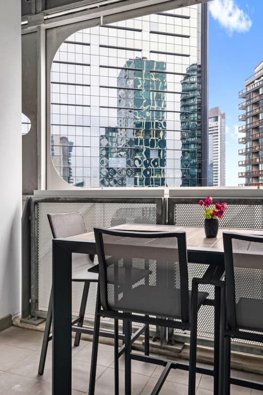 Modern 1 Bed Apartment With City Views - photo 10