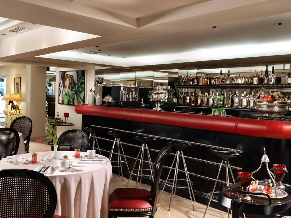 Best Western Plus Embassy Hotel - photo 32