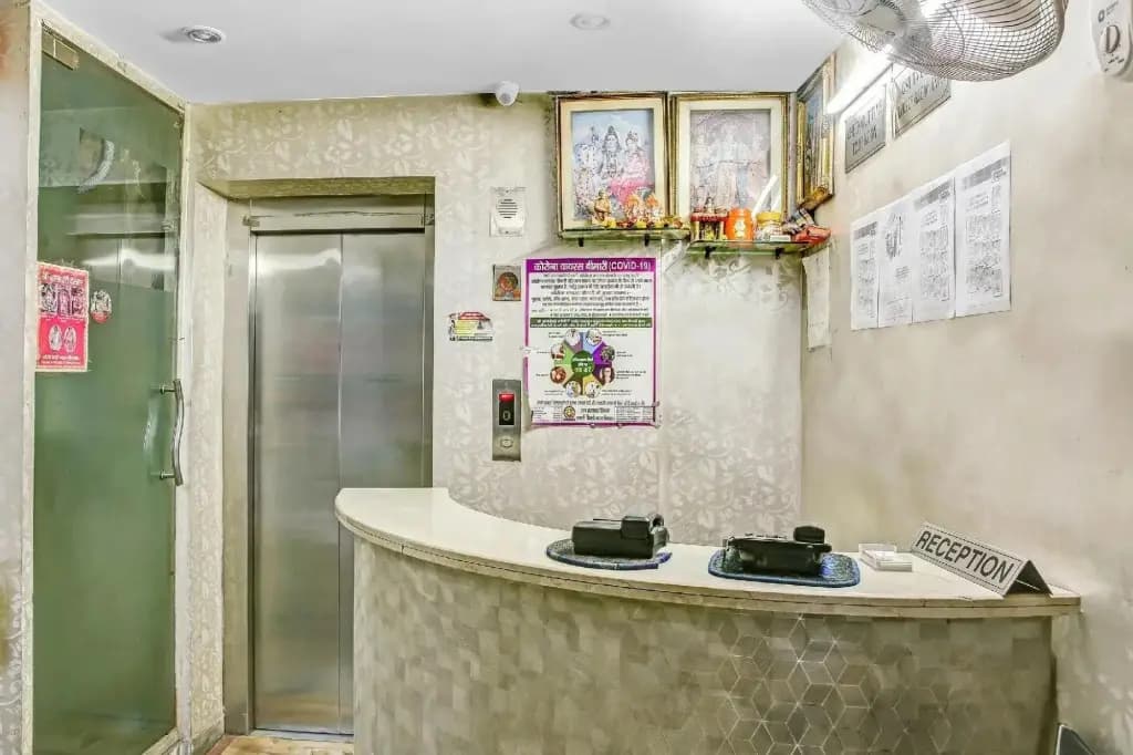 Hotel Crown Continental - photo 2