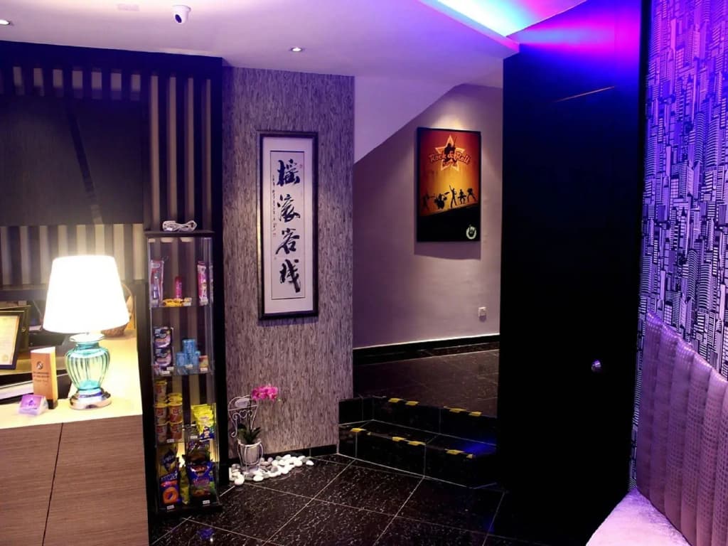 Rock & Roll Hotel - photo 14